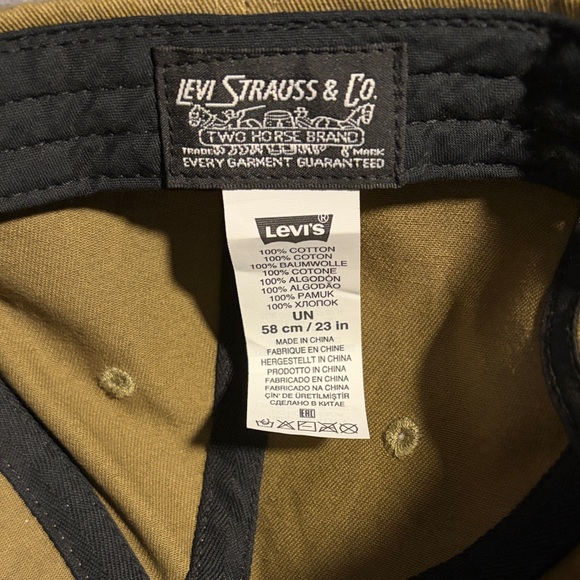 Levi's Khaki Cap with Red Logo - Picture 3 of 3